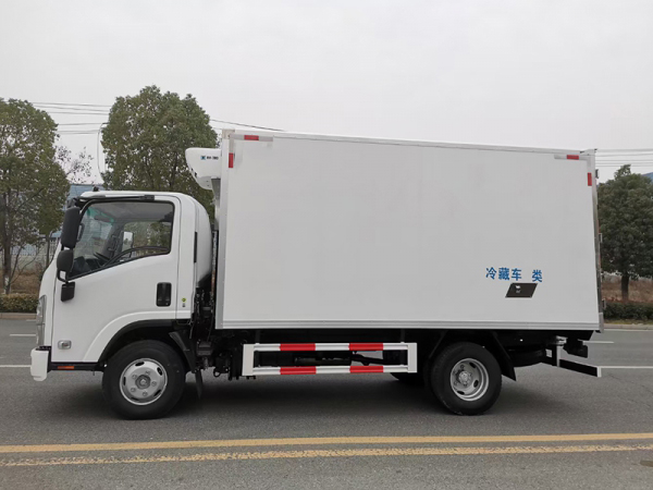 五十铃国六排放~KV100冷藏车