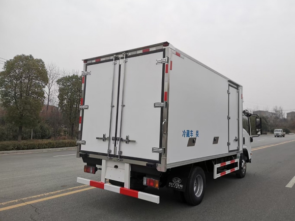 五十铃国六排放~KV100冷藏车