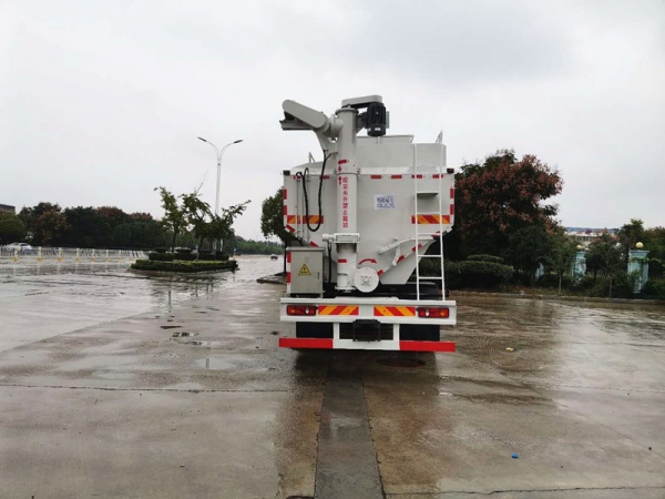 东风天锦小三轴30方(15吨)散装饲料车